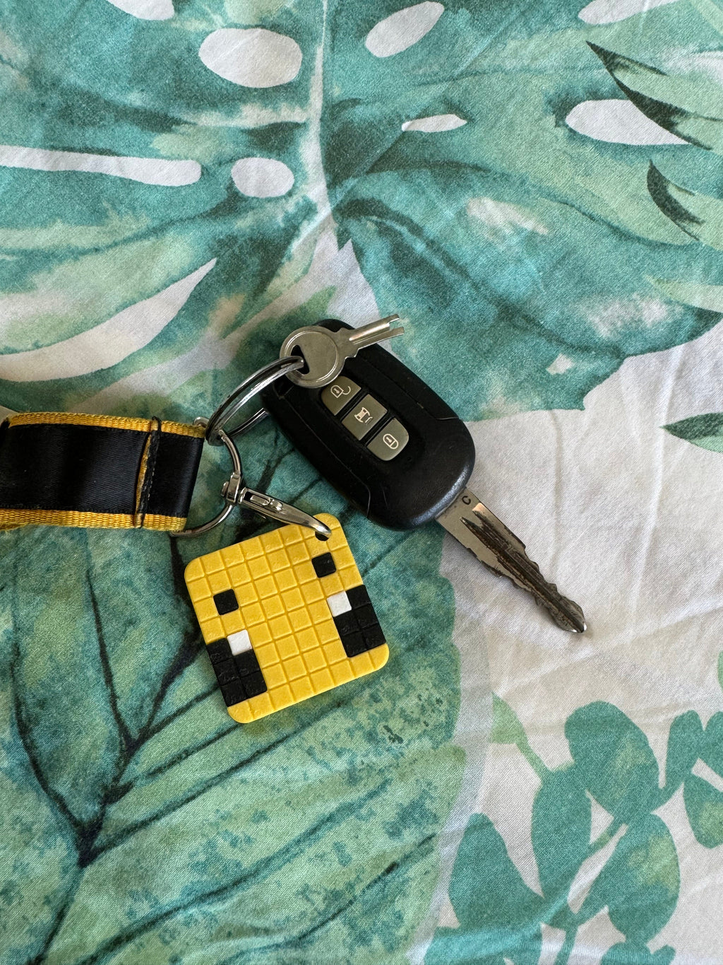 Minecraft Pixel Keychains | Retro Cozy Gaming Colourful | Kids videogame gift | Cute keyring accessory | Cool School bag accessory